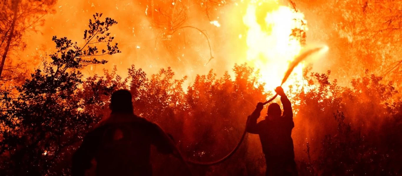 Πύρινος εφιάλτης στον Σχίνο: Κρίσιμες οι επόμενες ώρες - Προβλέψεις για ενίσχυση των ανέμων (upd)